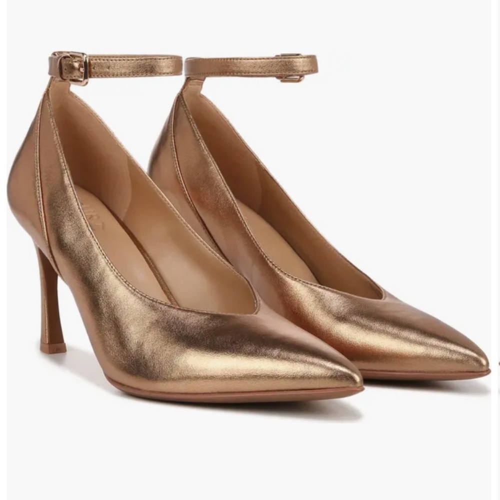 Gold Naturalizer Pumps size 7.5
